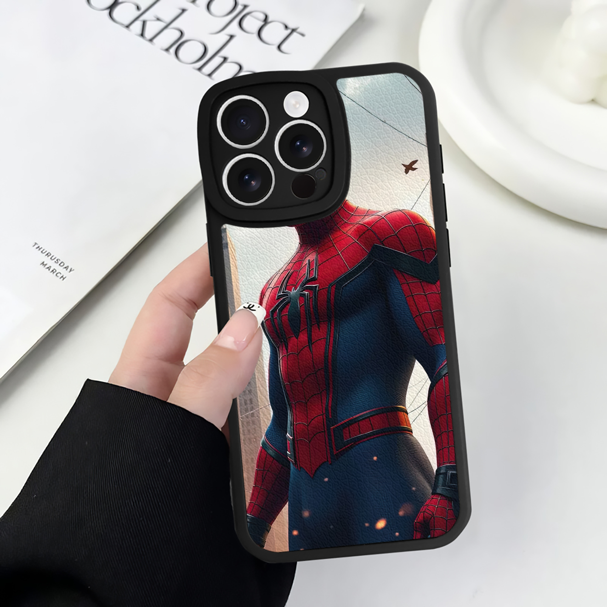 （画像用） Spider Man スパイダーマン 【iPhone 16シリーズ対応】シリコンスマホケース（レザー調） 材質：シリコン